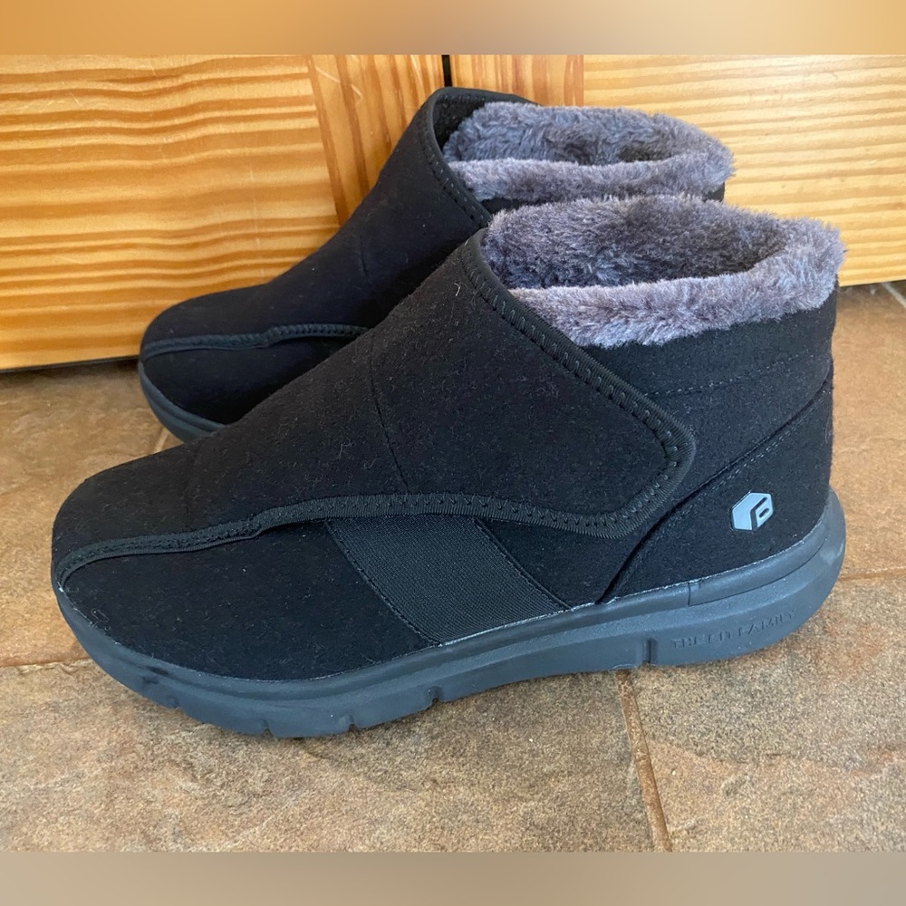 Like new Fitville men’s wide shoe with arch/heel support 10.5W